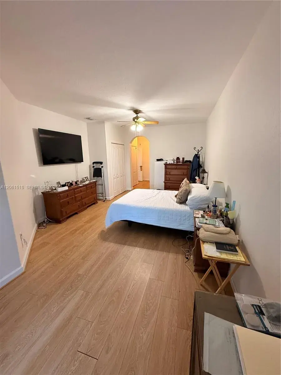 15462 SW 39th St, Miami FL 33185