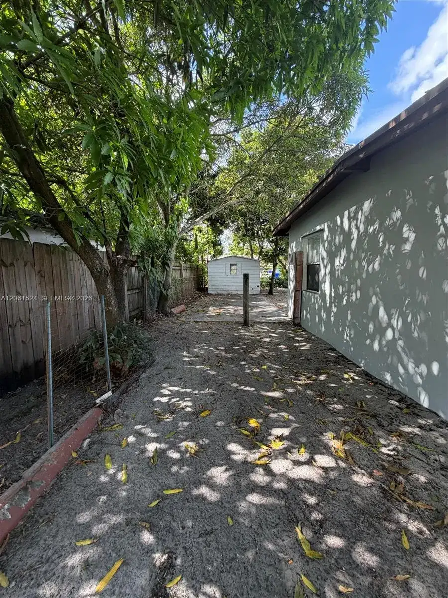 6110 Monroe St, Hollywood FL 33023 photo 2