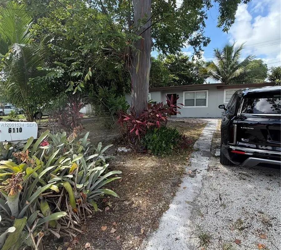 6110 Monroe St, Hollywood FL 33023