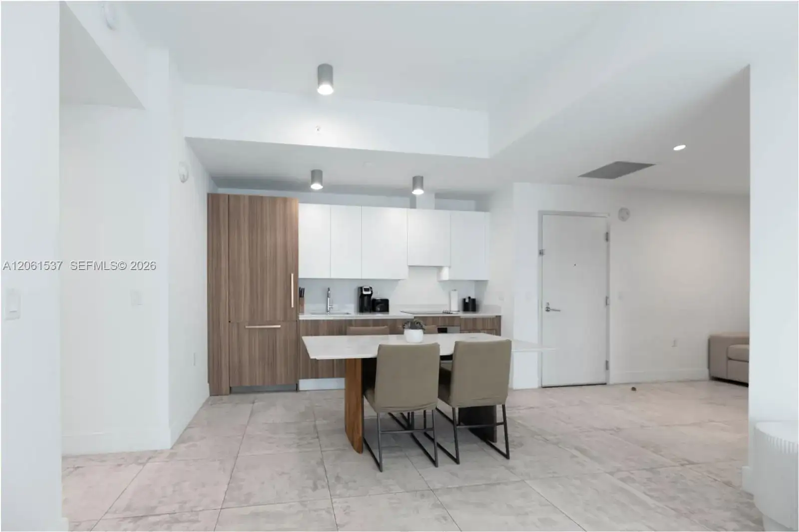 239 SW 9th St # 2103, Miami FL 33130 photo 2