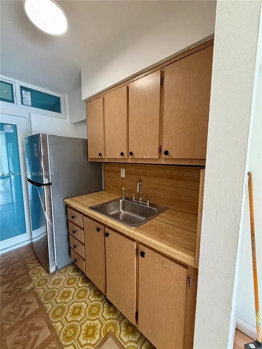 1400 Pennsylvania Ave # 34, Miami Beach FL 33139 photo 2