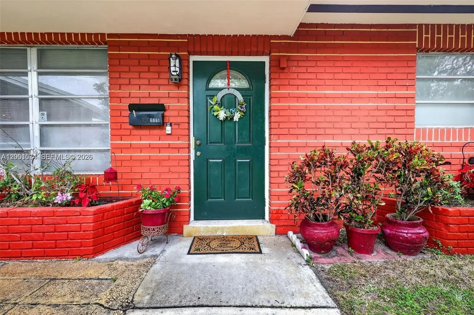 6861 SW 1st Ct, Pembroke Pines FL 33023 photo 2