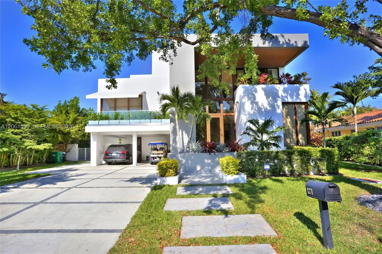 121 Buttonwood Dr, Key Biscayne FL 33149