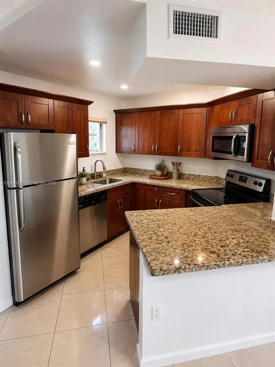 8363 Lake Dr # 301, Doral FL 33166 photo 3