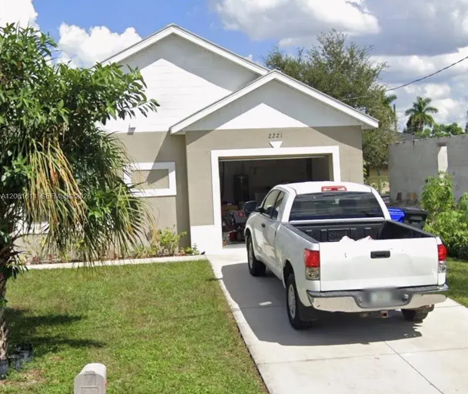 2221 Carver Ave, Fort Myers FL 33916