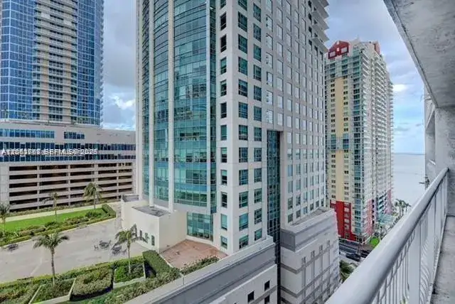 1200 Brickell Bay Dr # 1822, Miami FL 33131 photo 2