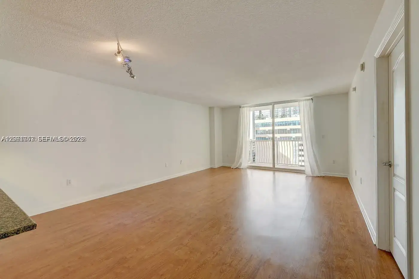 1200 Brickell Bay Dr # 1822, Miami FL 33131 photo 3