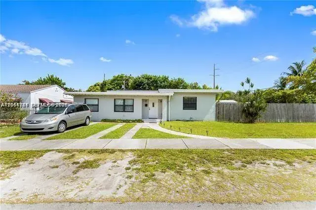2407 Dewey St, Hollywood FL 33020