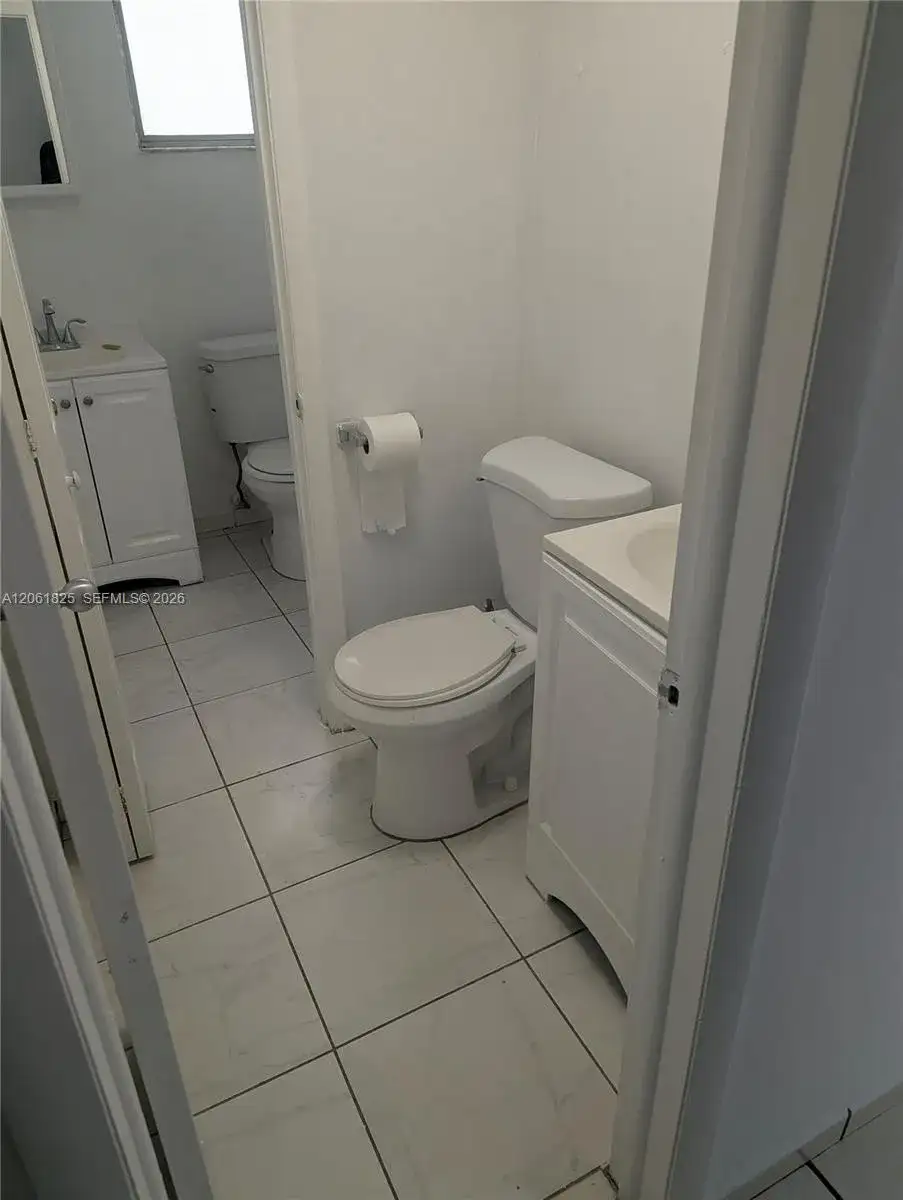 1051 SW 1st St # 411, Miami FL 33130 photo 4