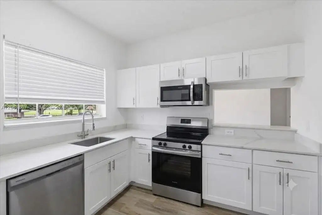 2121 NW 96th Ter # 14D, Pembroke Pines FL 33024 photo 2