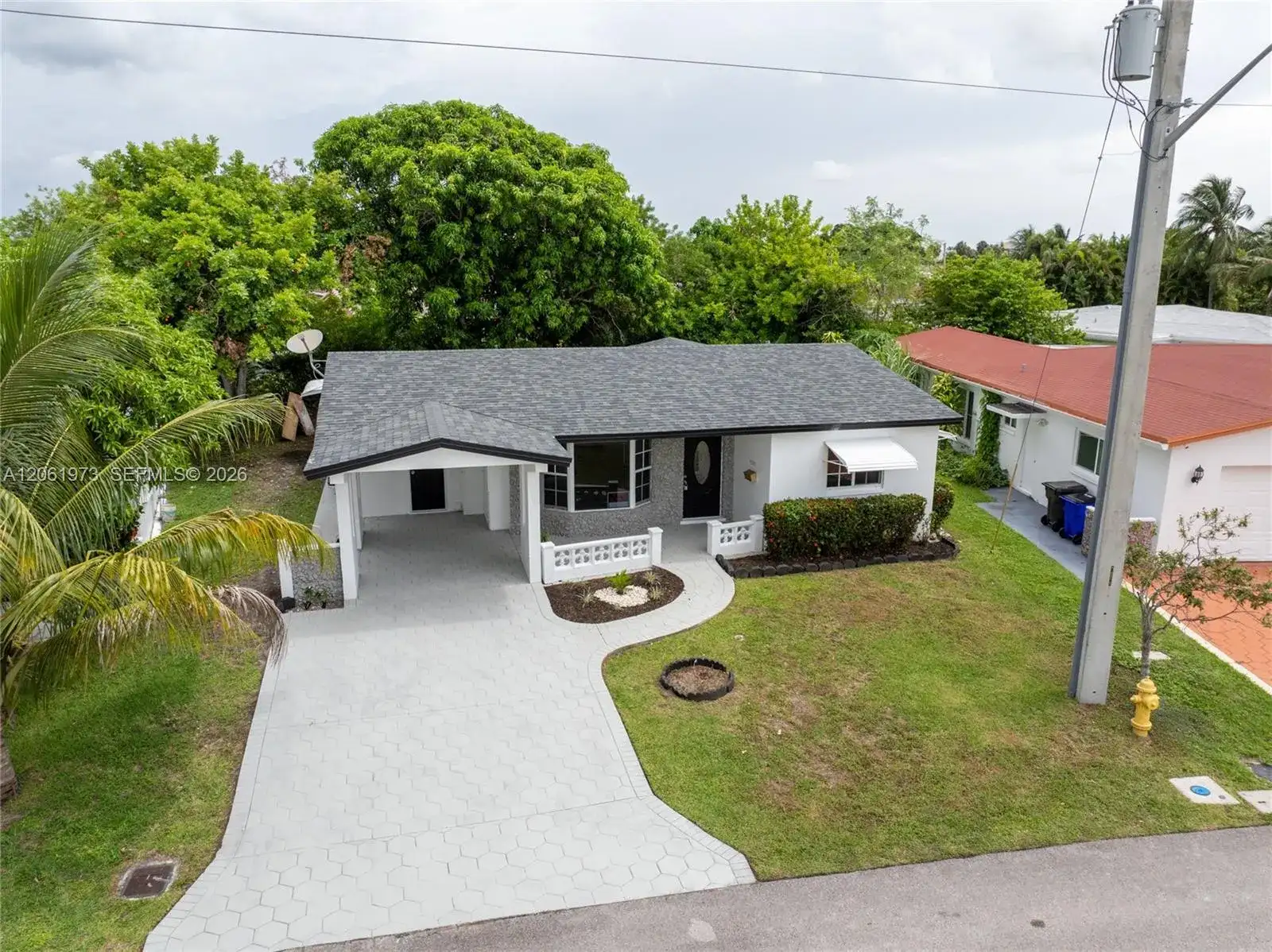 4595 NW 43rd Ct, Lauderdale Lakes FL 33319 photo 2