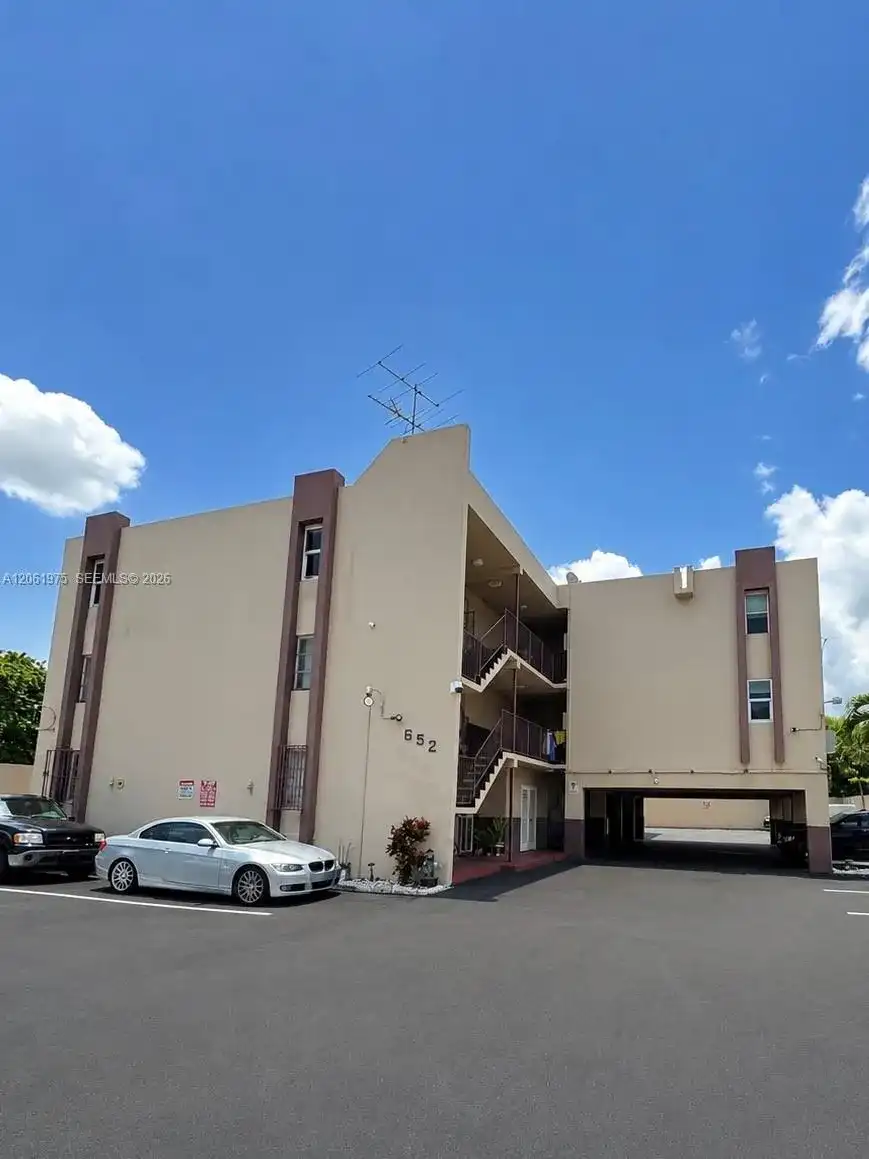 652 NW 3rd St # 306, Miami FL 33128