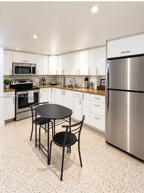 652 NW 3rd St # 306, Miami FL 33128 photo 3