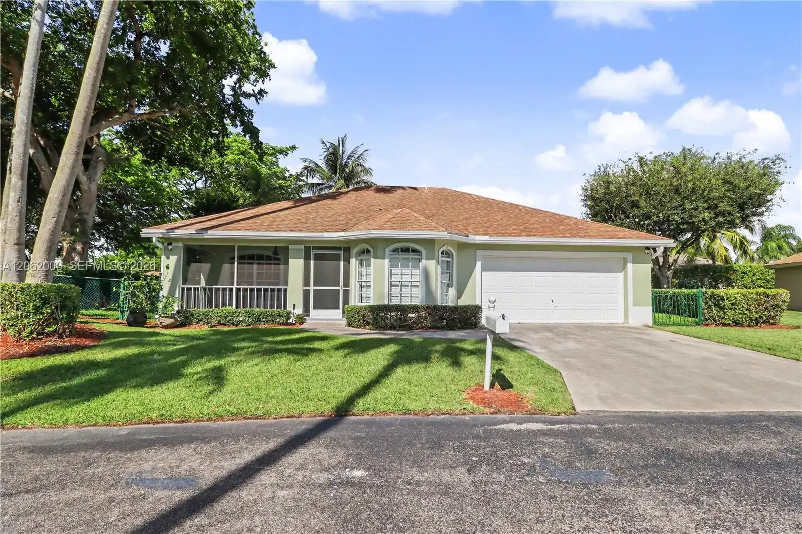 572 SE 18th Dr, Homestead FL 33033