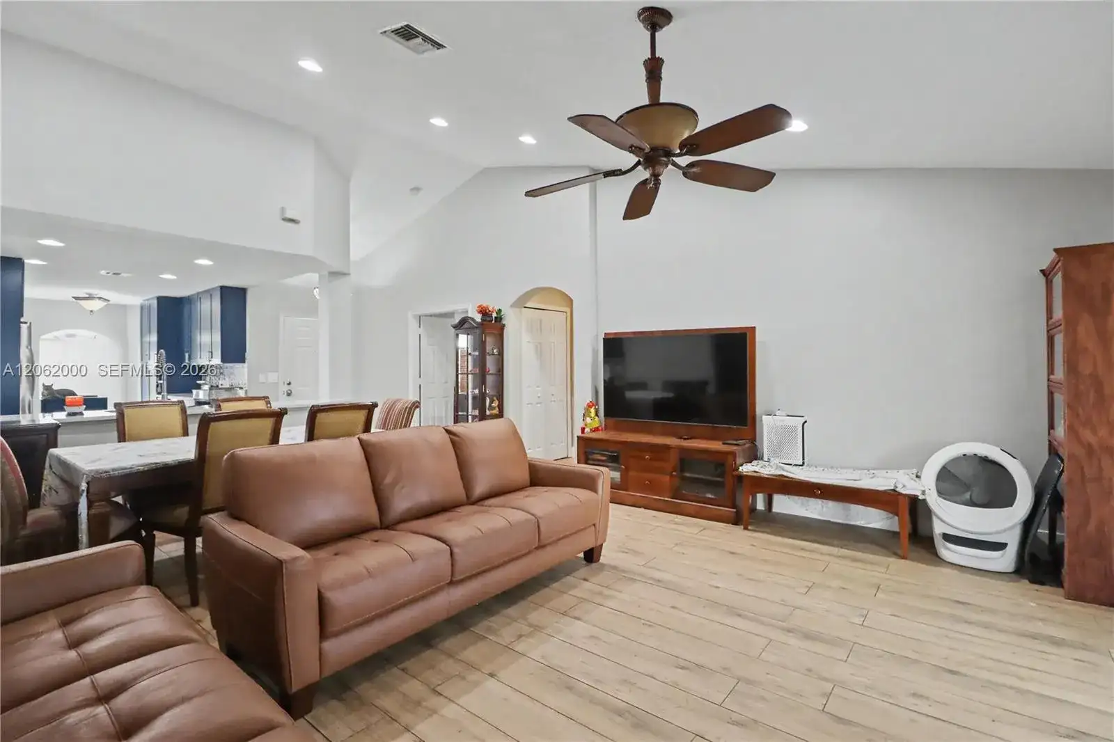 572 SE 18th Dr, Homestead FL 33033 photo 4