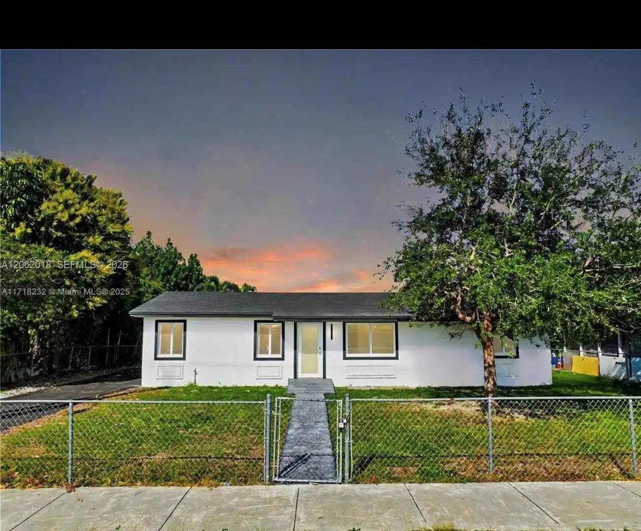 1749 SW 8th St, Homestead FL 33030 photo 2