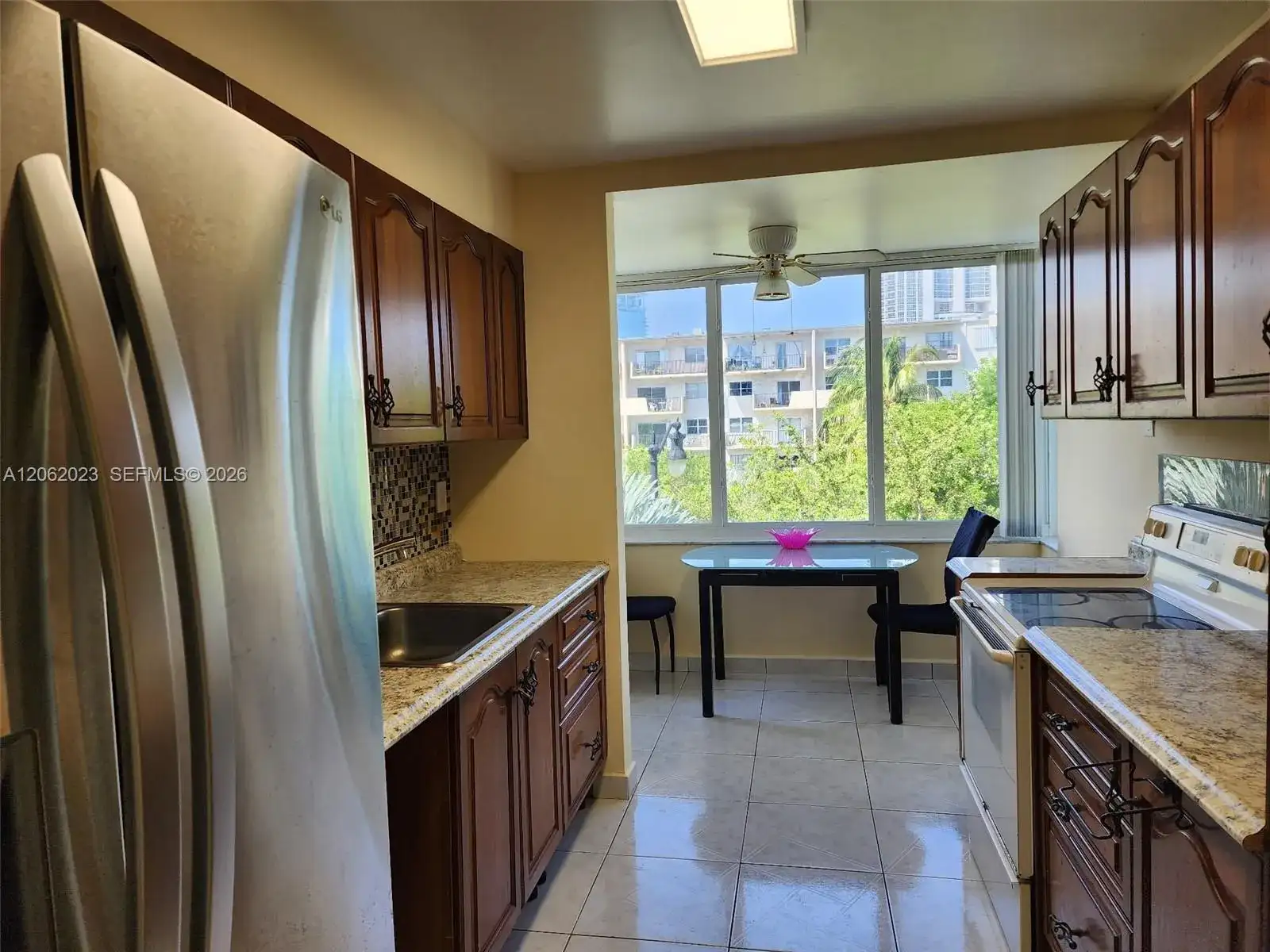 250 180th Dr # 301, Sunny Isles Beach FL 33160 photo 2