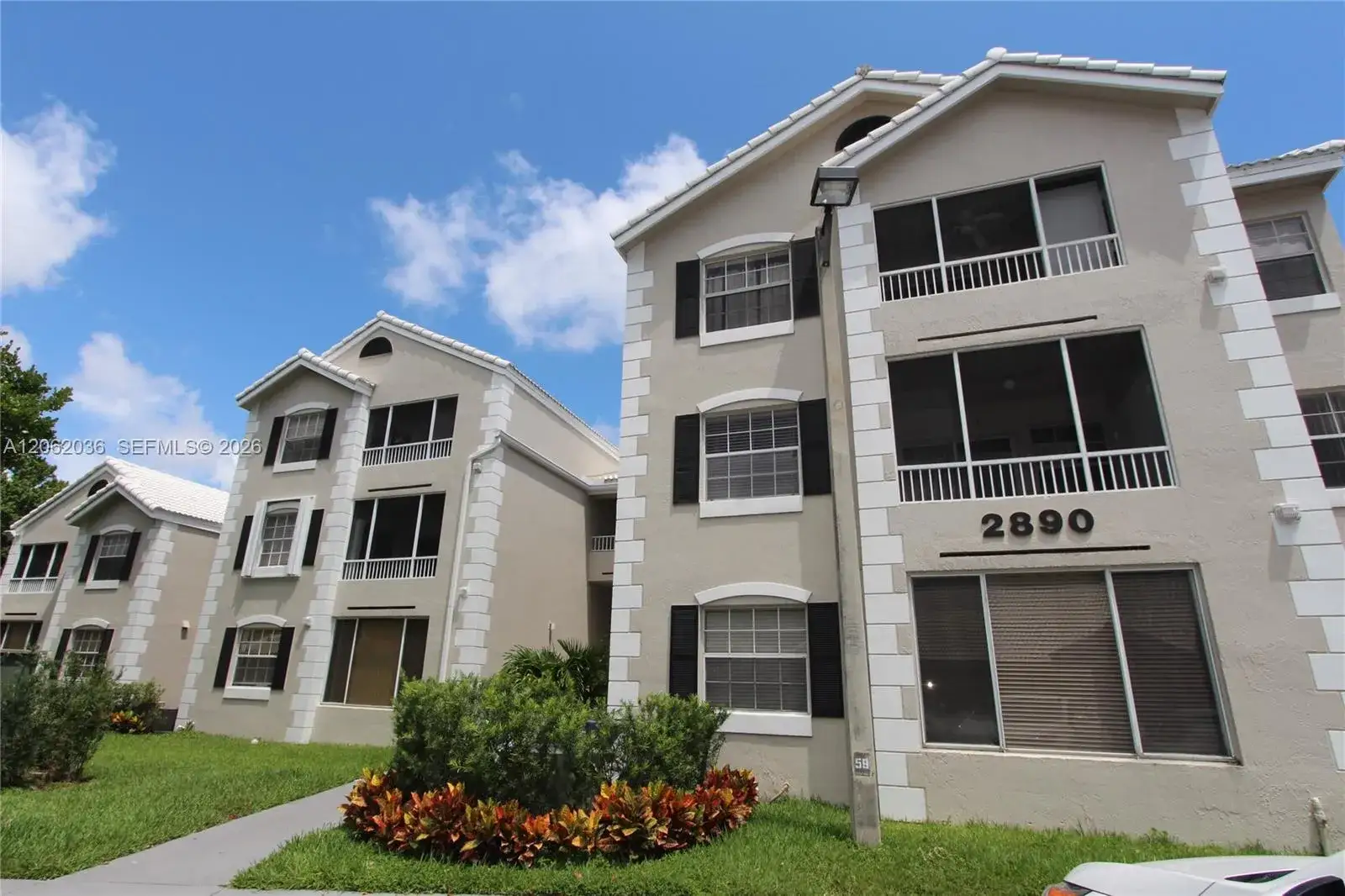 2890 N Oakland Forest Dr # 206, Oakland Park FL 33309