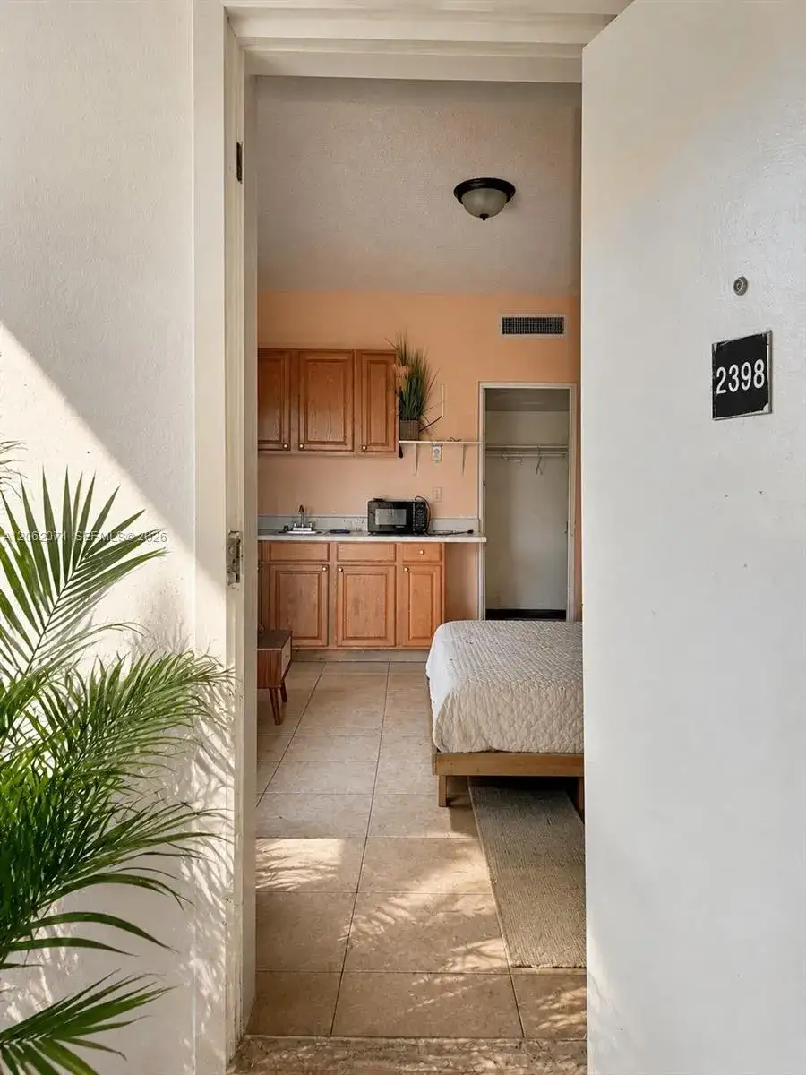 26 Diplomat Pkwy # 2398, Hallandale Beach FL 33009
