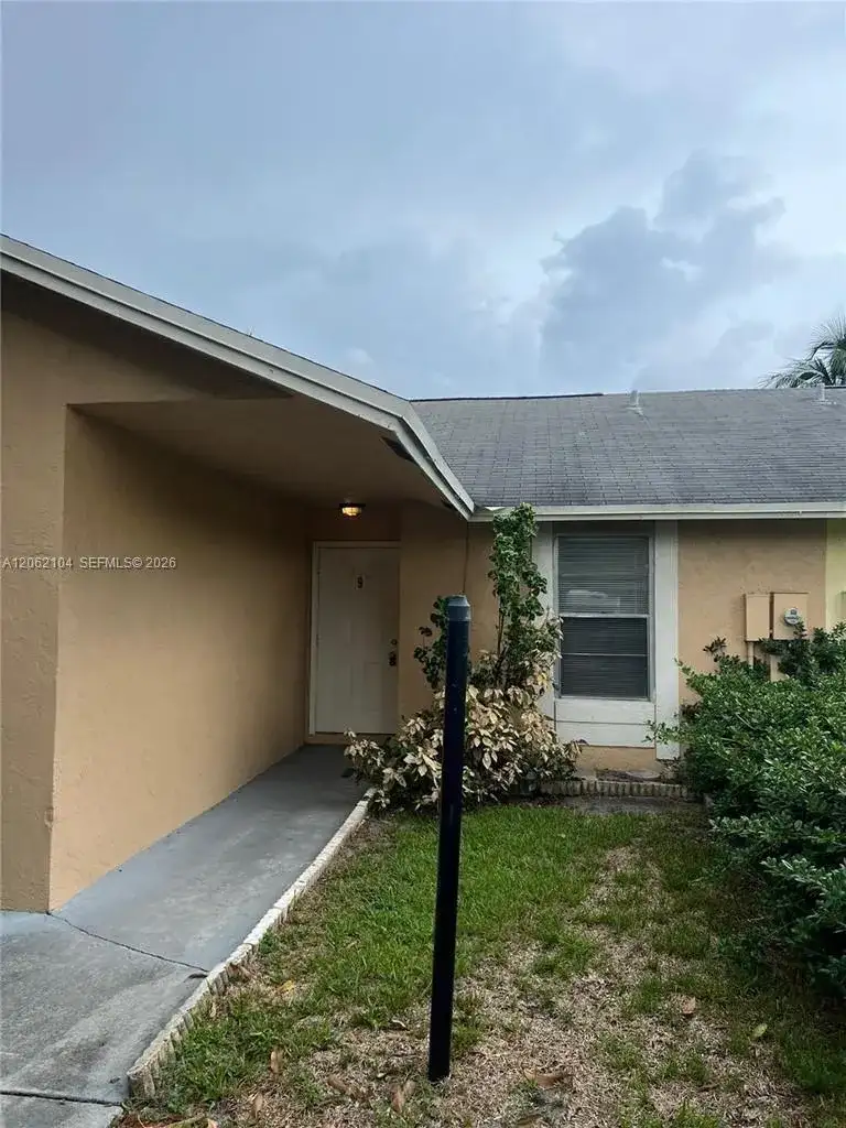 9 NE 44th St, Deerfield Beach FL 33064 photo 2