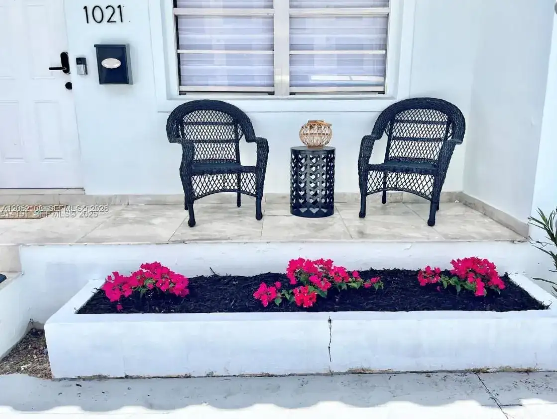1021 NW 37th Ave, Miami FL 33125 photo 2