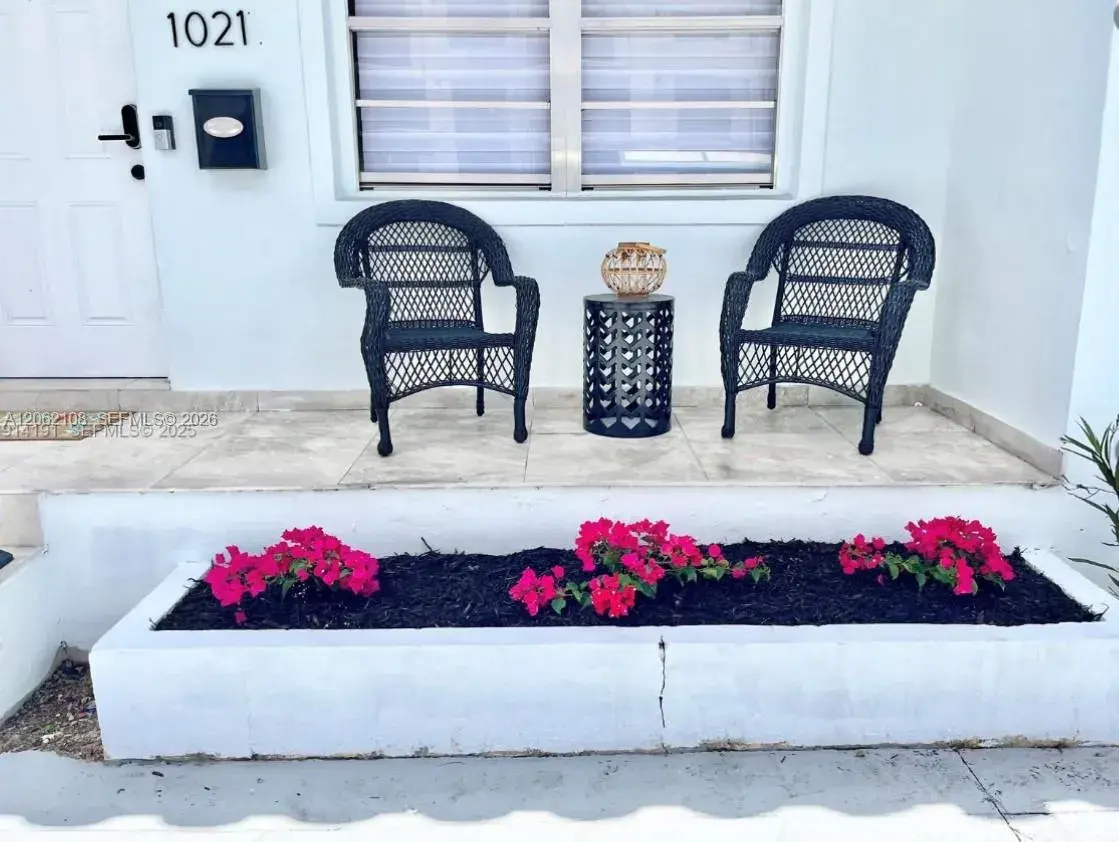 1021 NW 37th Ave, Miami FL 33125 photo 2