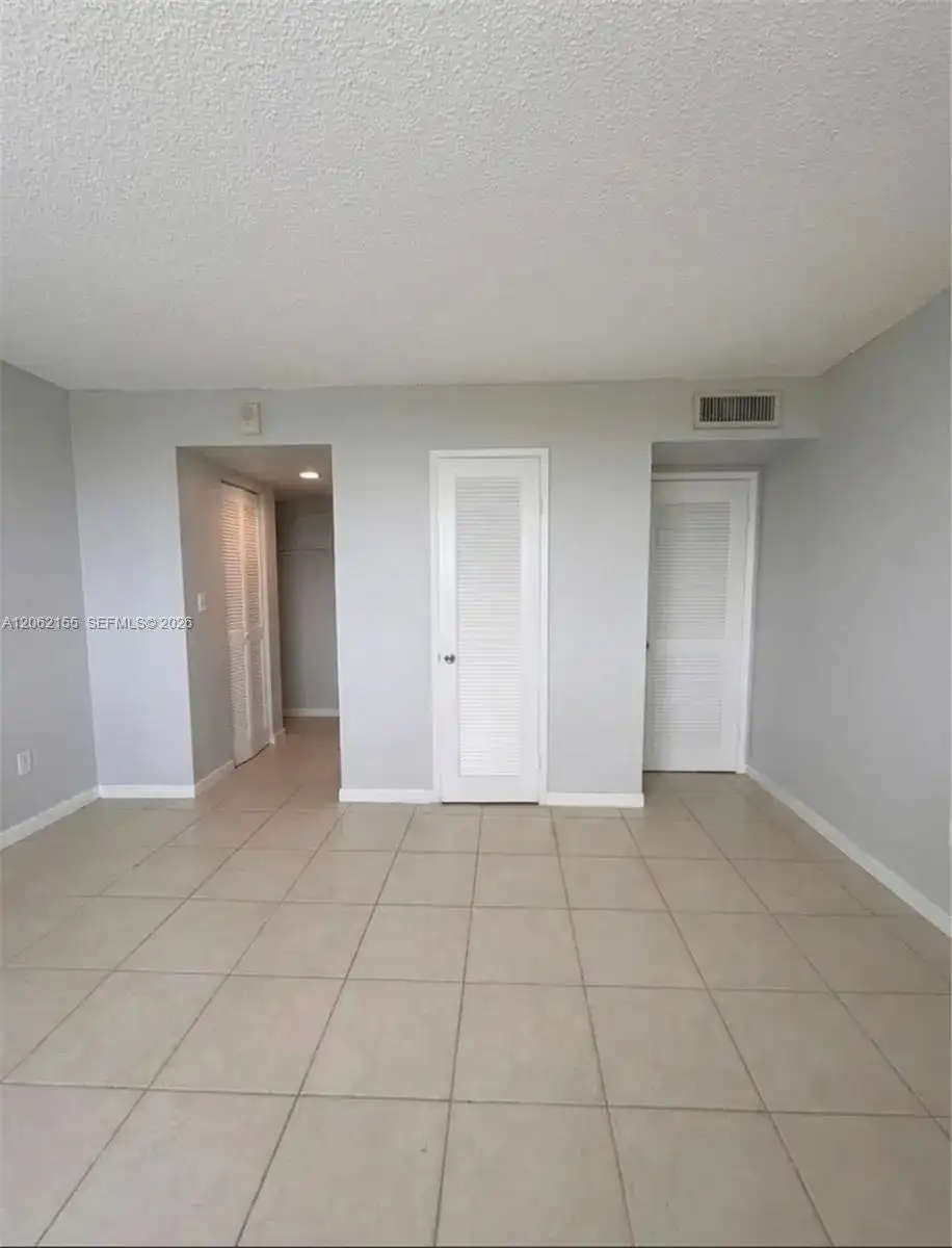2841 NE 163rd St # 606, North Miami Beach FL 33160 photo 3