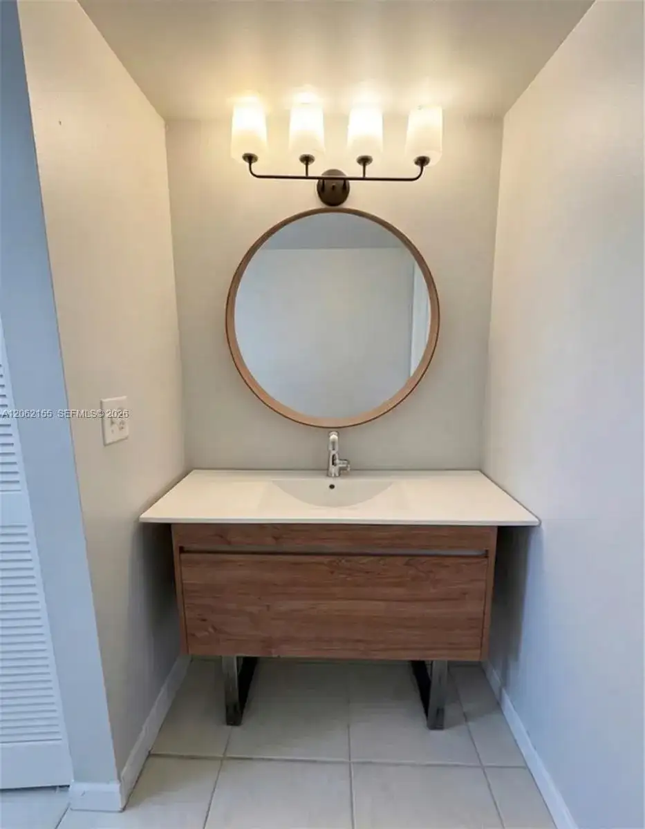 2841 NE 163rd St # 606, North Miami Beach FL 33160 photo 4