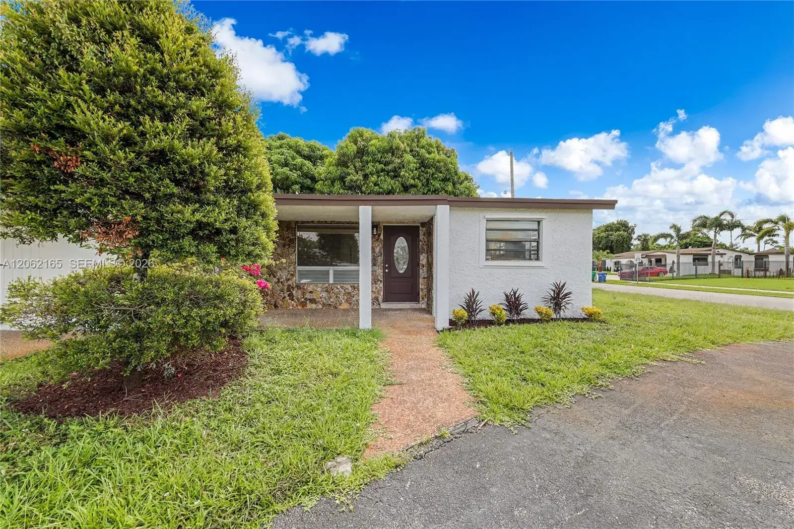 820 NW 38th Ave, Lauderhill FL 33311