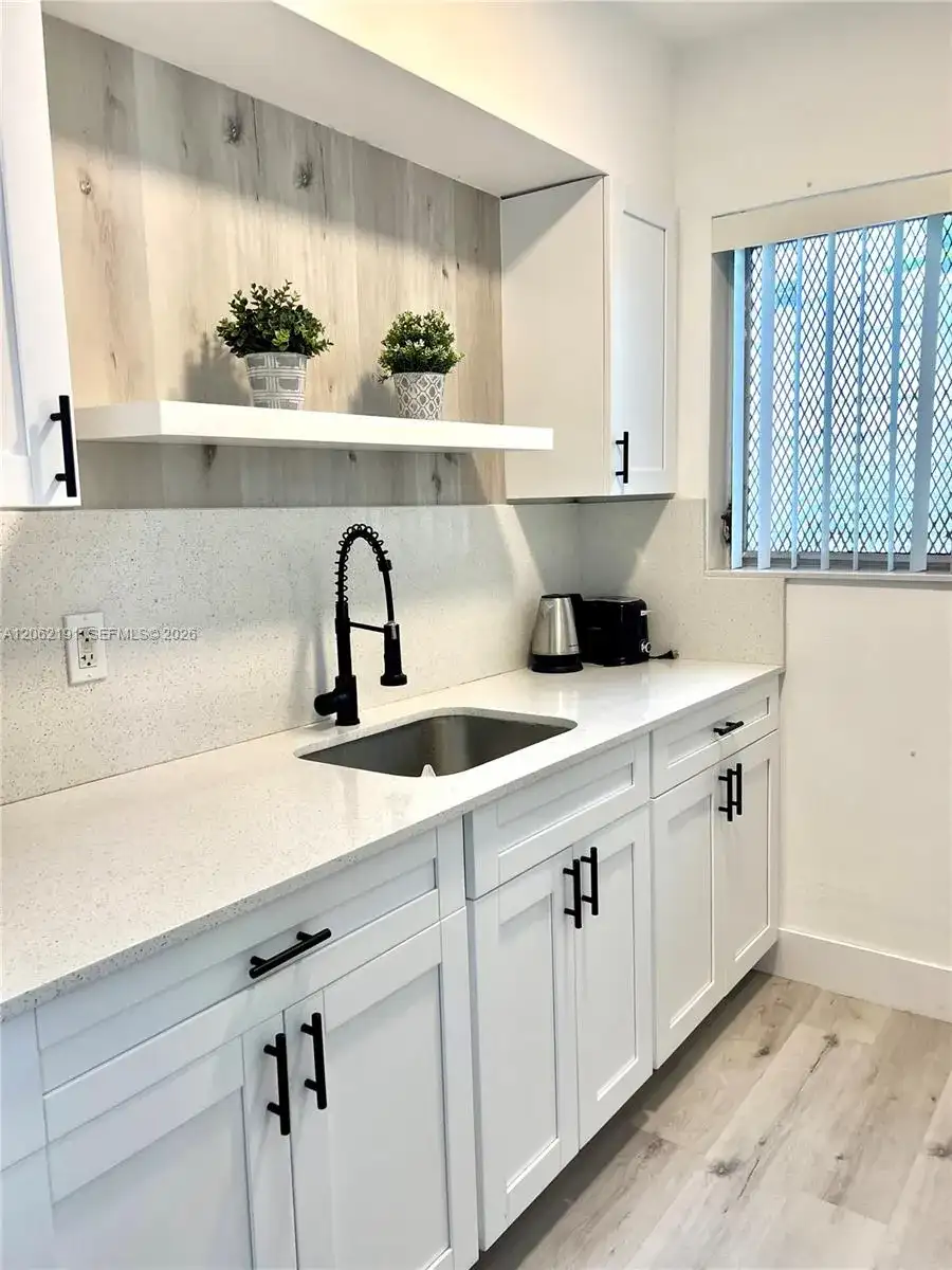 825 Euclid Ave # 8, Miami Beach FL 33139 photo 4