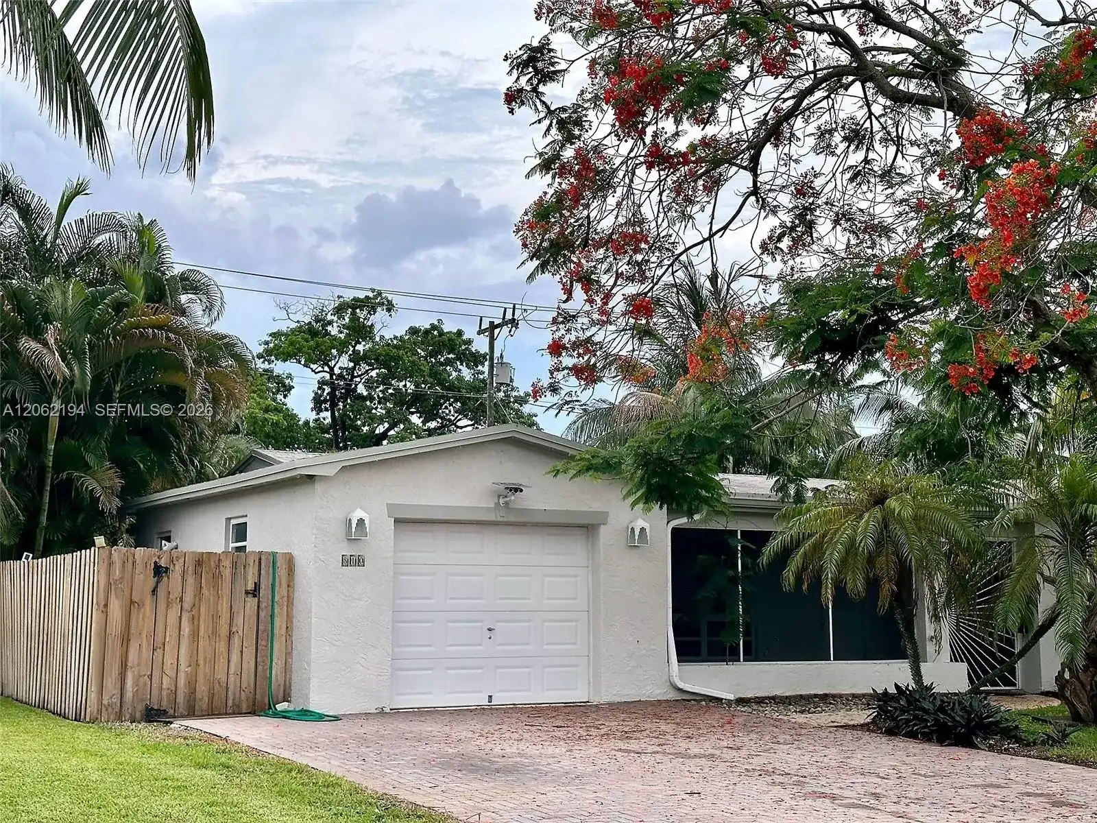 810 NW 8th Ave, Dania Beach FL 33004