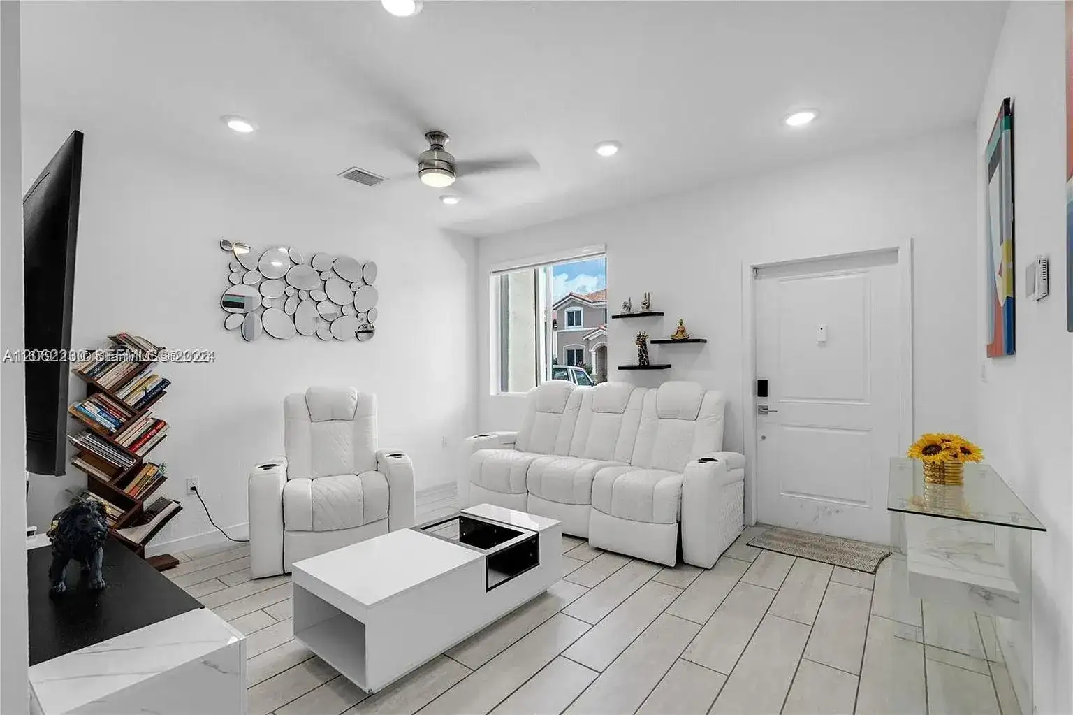 1042 SE 23rd Ter, Homestead FL 33035 photo 3