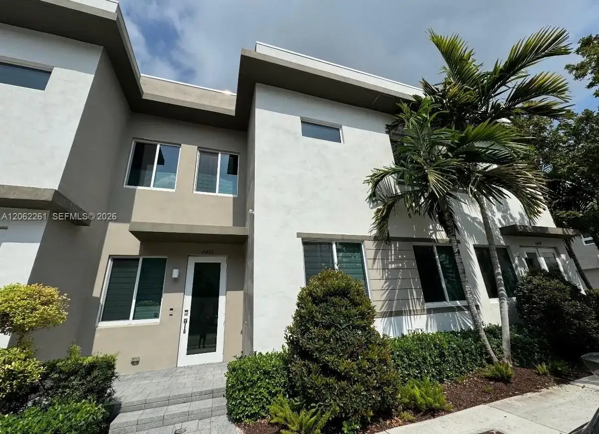 6472 NW 103rd Pl, Doral FL 33178 photo 2