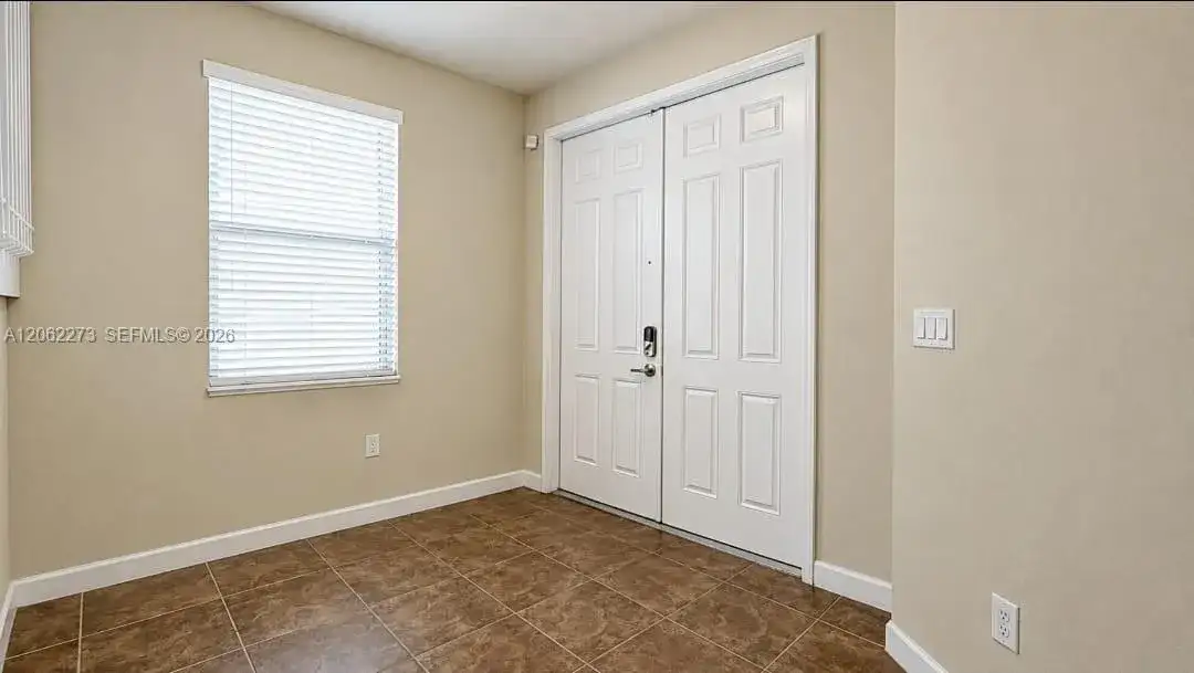 8890 W 33rd Ave, Hialeah FL 33018 photo 4