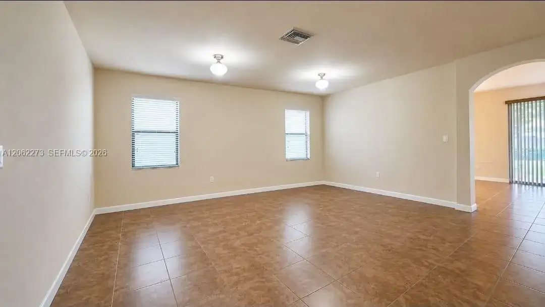 8890 W 33rd Ave, Hialeah FL 33018 photo 5