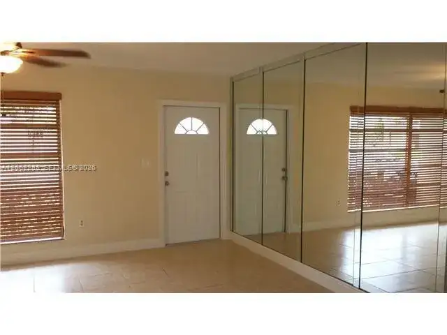 8430 NW 25th Ct, Sunrise FL 33322 photo 2