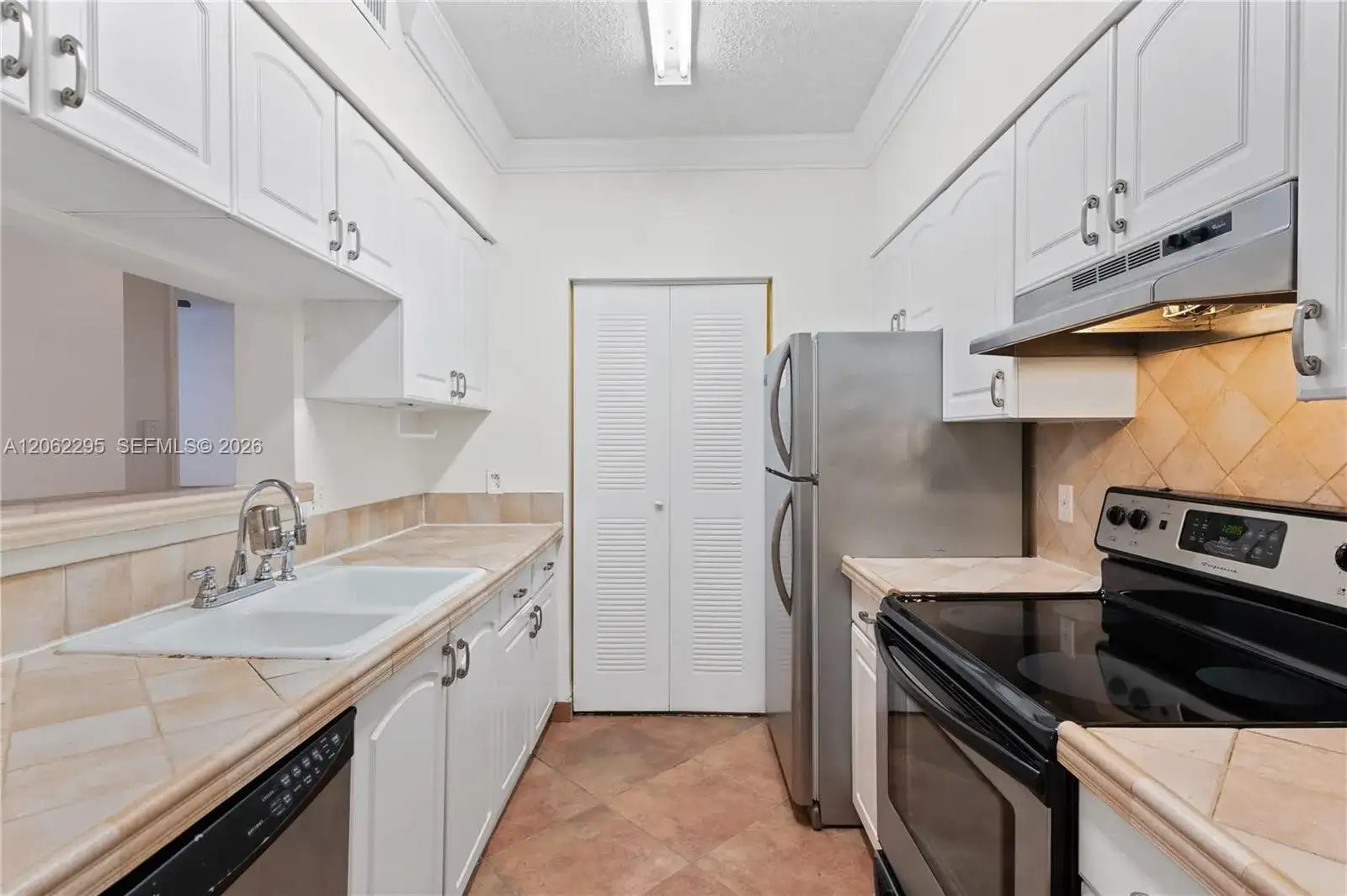 19701 E Country Club Dr # 5105, Aventura FL 33180 photo 4