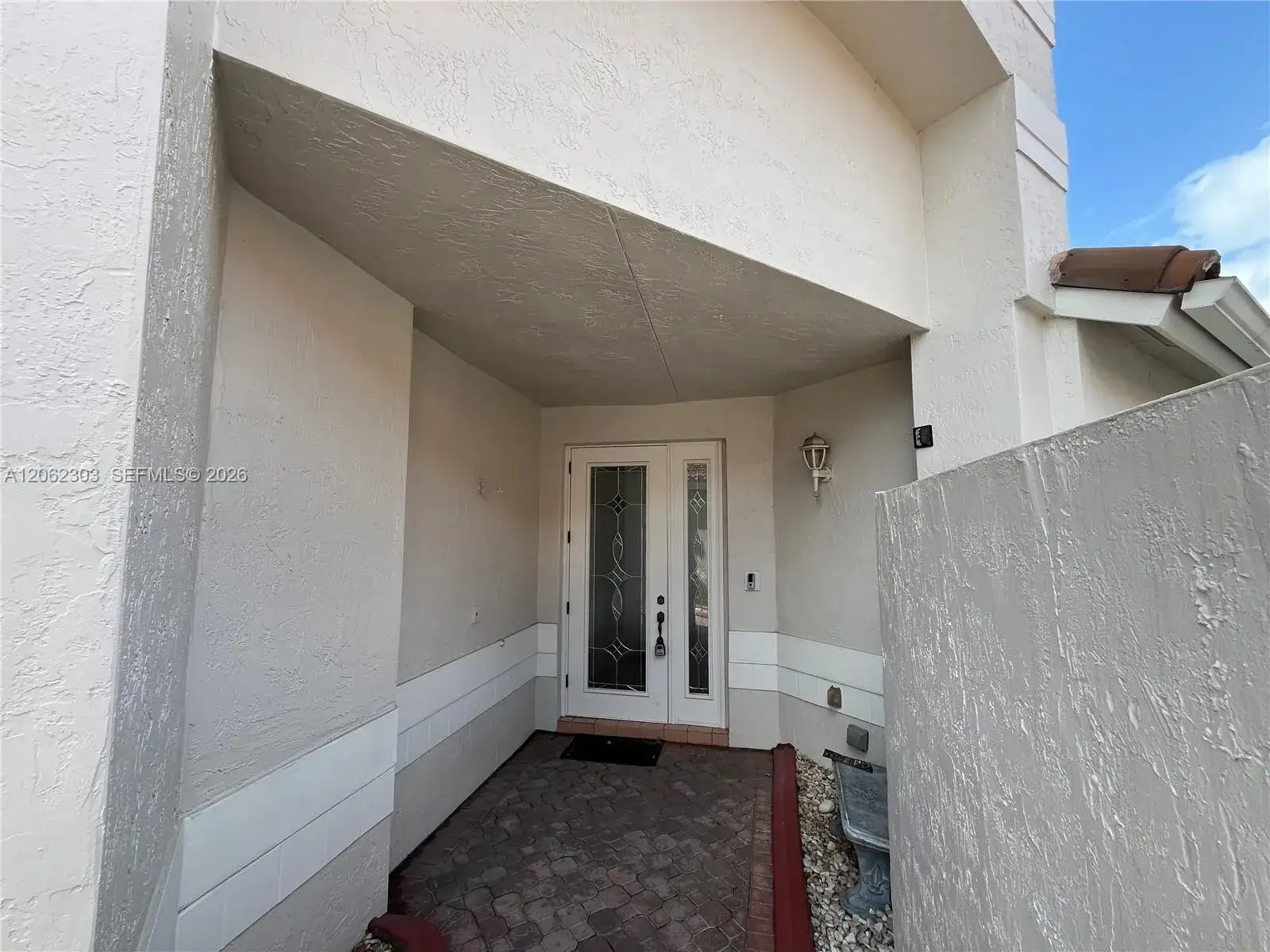 1540 W Lacosta Dr W, Pembroke Pines FL 33027 photo 2