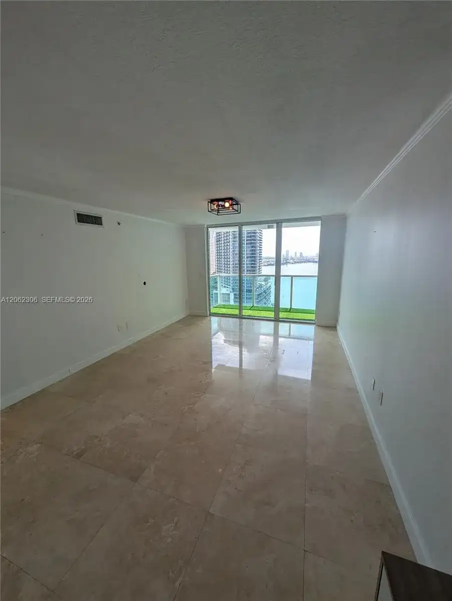 31 SE 5 # 3002, Miami FL 33131 photo 2