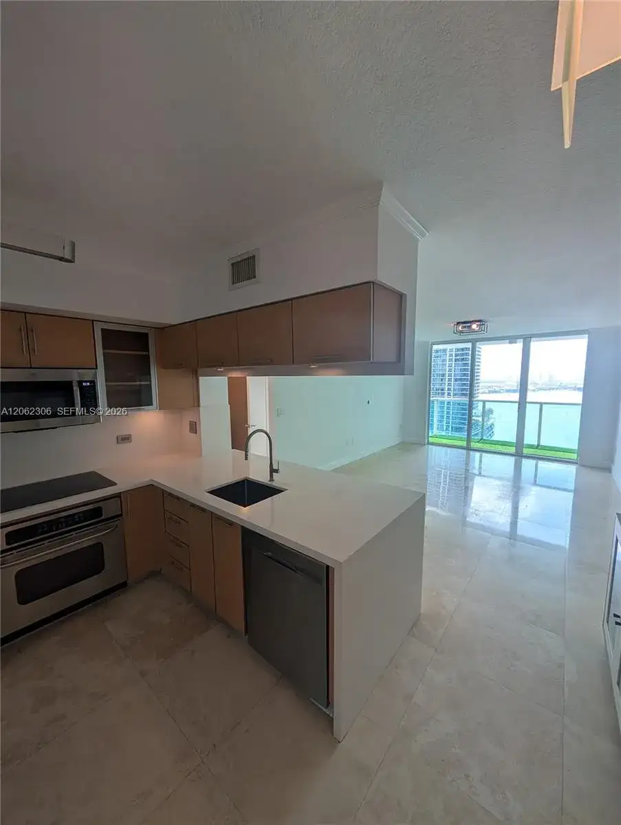 31 SE 5 # 3002, Miami FL 33131 photo 5