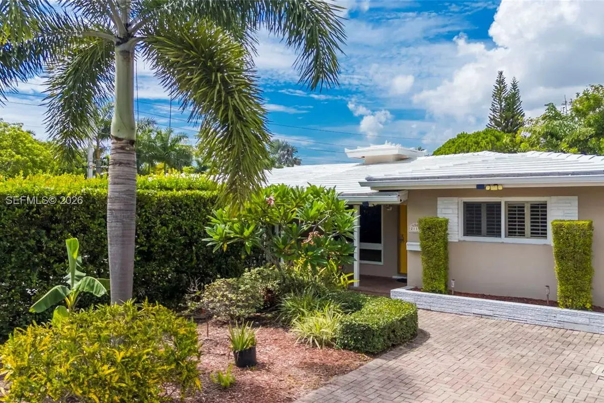 2115 NE 15th Ave, Wilton Manors FL 33305