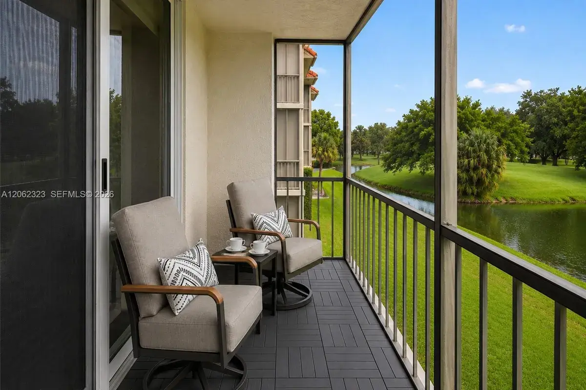 800 S Hollybrook Dr # 205, Pembroke Pines FL 33025