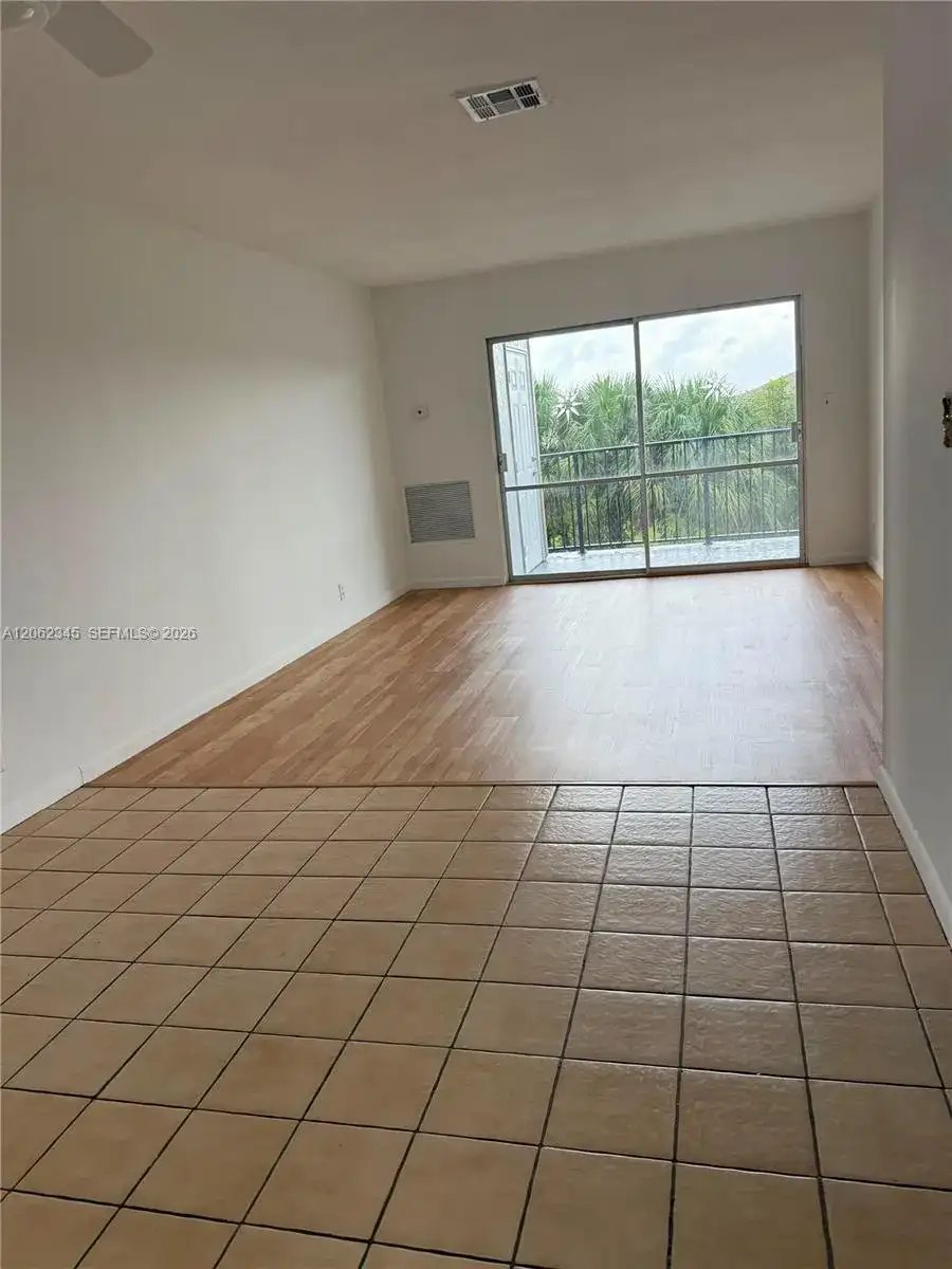 1021 Crystal Lake Dr # 304, Deerfield Beach FL 33064 photo 2