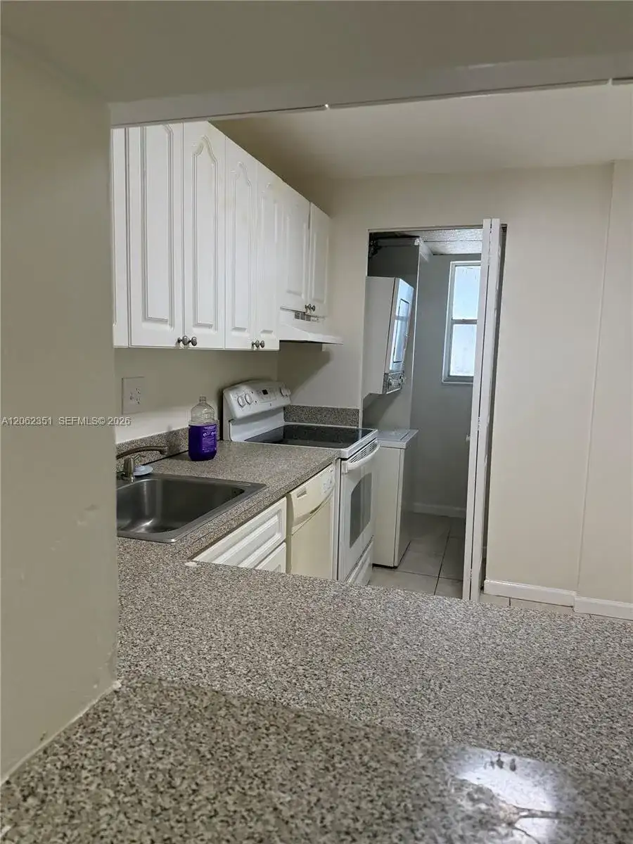 7825 Fairview Dr # 204, Tamarac FL 33321 photo 2