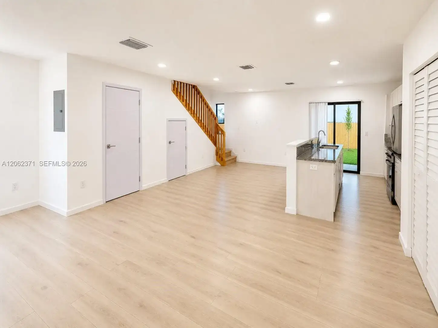 552 NW 7th St # 6, Florida City FL 33034 photo 3