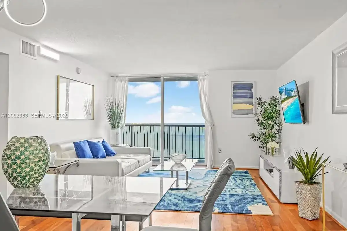 1200 Brickell Bay Dr # 2502, Miami FL 33131 photo 3