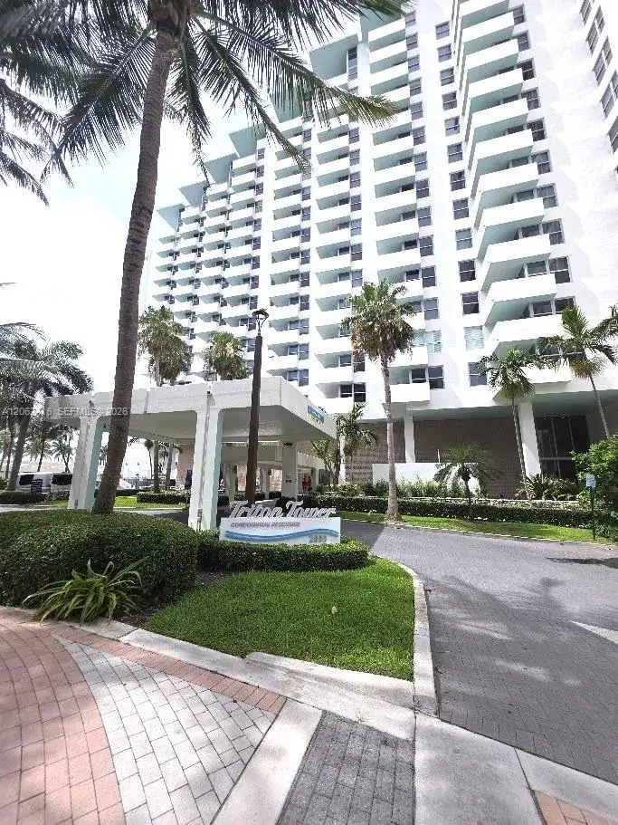 1 bath Residential for sale at 2899 Collins Ave # 940, Miami Beach FL 33140