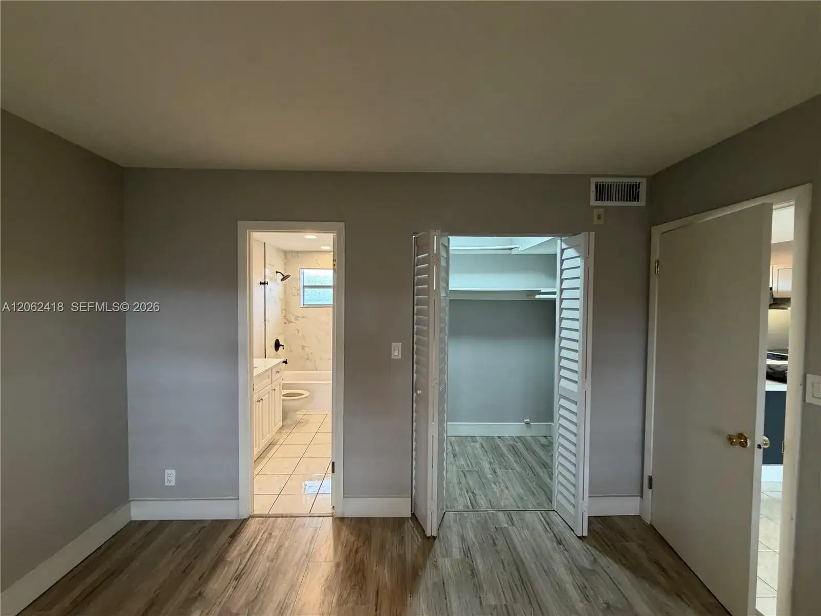5071 W Oakland Park Blvd # 205, Lauderdale Lakes FL 33313 photo 4