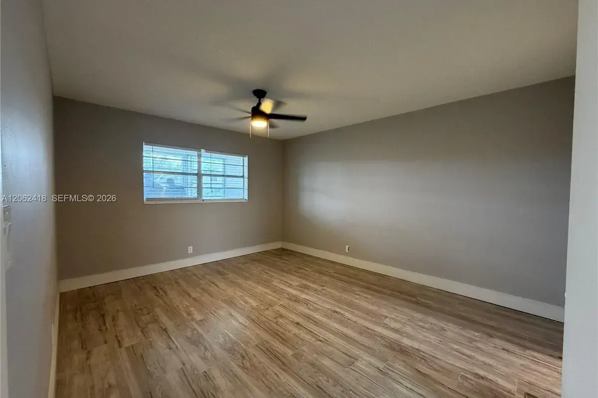 5071 W Oakland Park Blvd # 205, Lauderdale Lakes FL 33313