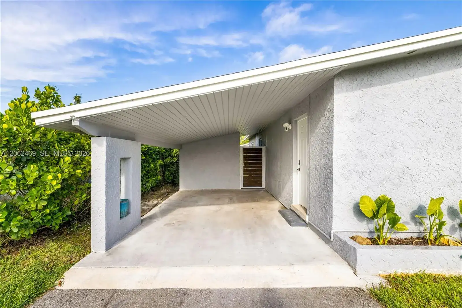 2111 N 14th Ct, Hollywood FL 33020 photo 5